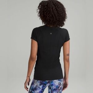 Lululemon 6 Black Swiftly Tech Short Sleeve 2.0 Silver Fibers Hip Length Stretch